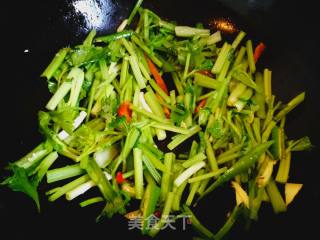 芹菜炒牛肉的做法步骤：5