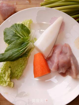 宝宝辅食五彩萝卜糕的做法步骤：1