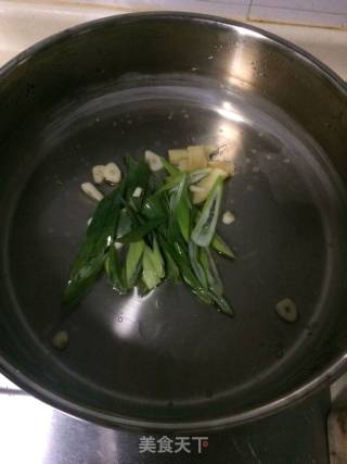 三文鱼头豆腐汤的做法步骤：2