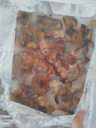 鸡肉榛蘑馅饺子的做法步骤：1