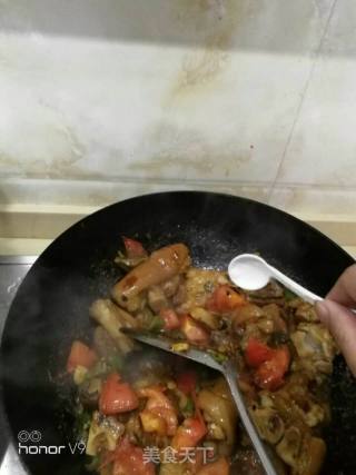 青椒西红柿焖猪脚的做法步骤：4