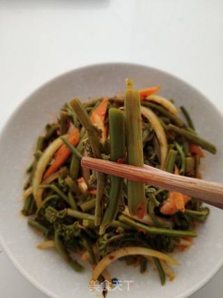 凉拌野生蕨菜的做法步骤：4