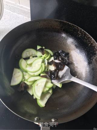 木耳蕃瓜西红柿的做法步骤：4