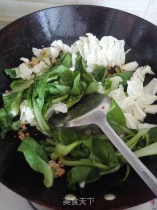 肉末炒河粉的做法步骤：3