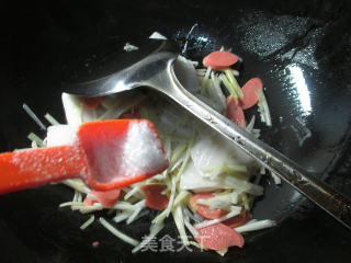 火腿肠韭菜芽炒年糕的做法步骤：6