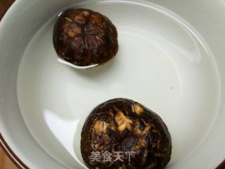 葛根玉竹花菇玉竹炖鸡汤的做法步骤：2