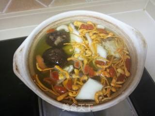 葛根玉竹花菇玉竹炖鸡汤的做法步骤：6