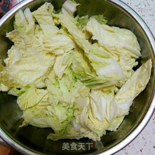 白菜炖粉条的做法步骤：1