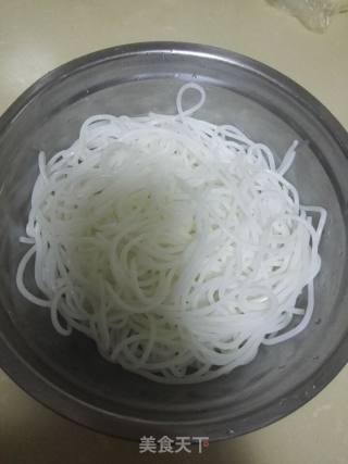 水煮米粉的做法步骤：1
