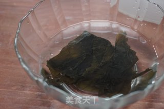 【小森妈妈菜谱】秋季靓汤-海带花生煲鲨鱼骨的做法步骤：1