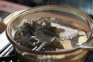 【小森妈妈菜谱】秋季靓汤-海带花生煲鲨鱼骨的做法步骤：4