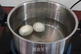 清香罗勒风味鸡蛋的做法步骤：2
