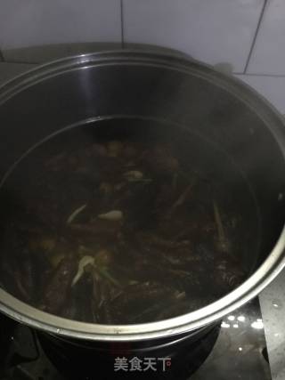 板栗烧鸡爪的做法步骤：10