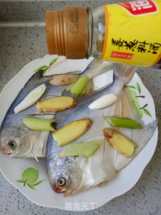 豉香烧鲳鱼的做法步骤：2