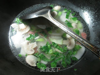 蘑菇青菜火腿肠年糕汤的做法步骤：5