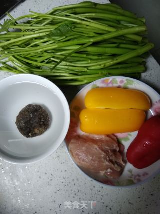 五彩猪血豆腐粑的做法步骤：1
