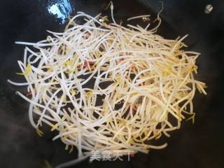 豆芽炒韭菜的做法步骤：3