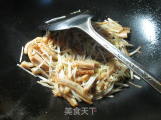 韭菜芽炒牛肚的做法步骤：6