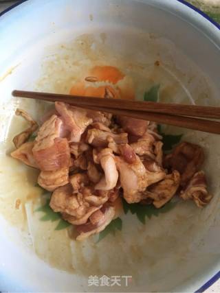 秋葵炒五花肉的做法步骤：2