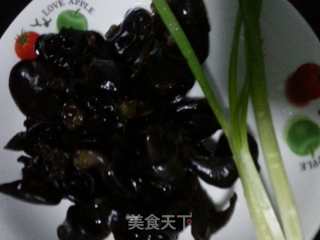 木耳炒肉片的做法步骤：1