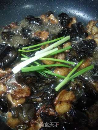 木耳炒肉片的做法步骤：4