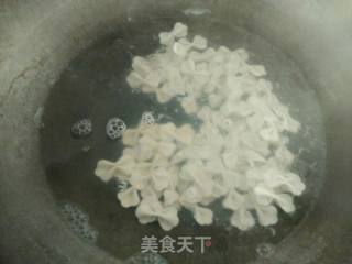 雪菜肉丝蝴蝶面的做法步骤：2