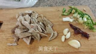 干锅肥肠的做法步骤：1