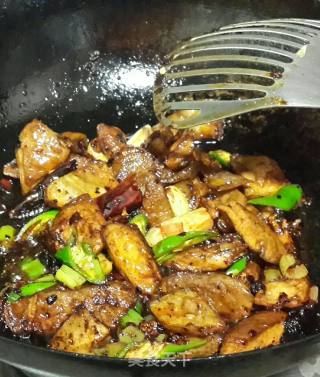 干锅肥肠的做法步骤：6