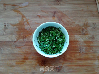 韭菜虾仁蛋饼的做法步骤：2