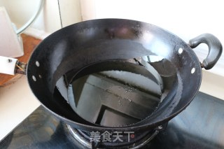 剁椒丝瓜炒皮蛋的做法步骤：4