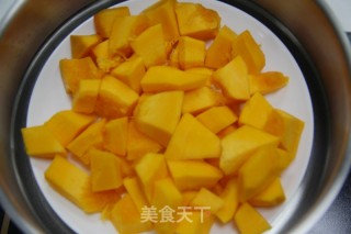 迎接万圣节的到来——南瓜面包的做法步骤：2