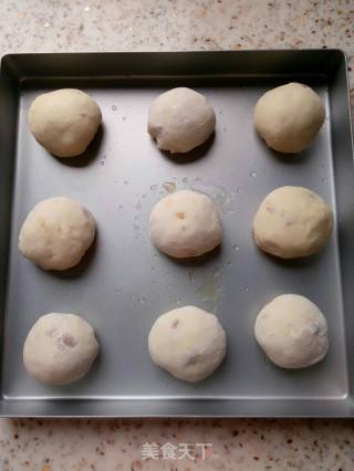 红豆沙餐包的做法步骤：2