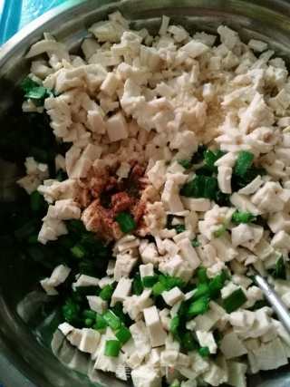 酸汤水饺的做法步骤：1