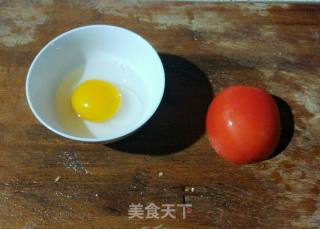 鸡蛋美食——酸甜口味番茄蛋花汤的做法步骤：1