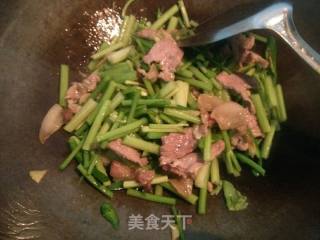 芹菜炒肉的做法步骤：5