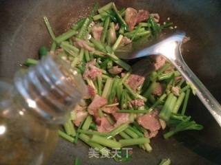 芹菜炒肉的做法步骤：7