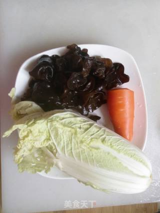 醋溜白菜的做法步骤：1