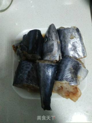 燕鱼炖粉条的做法步骤：1