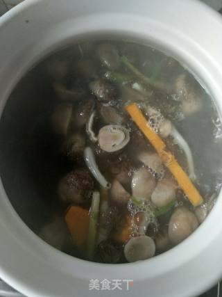 草菇南瓜汤的做法步骤：5