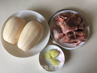 莲藕棒骨汤的做法步骤：1