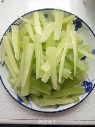 莴笋条炒肉的做法步骤：4