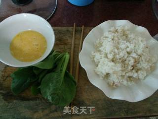 蛋炒饭的做法步骤：1