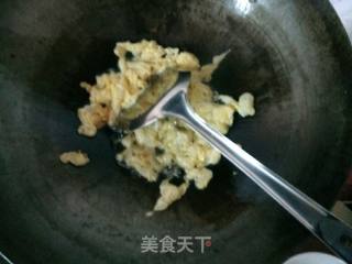 蛋炒饭的做法步骤：2