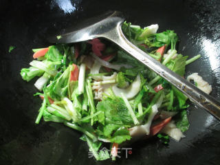 火腿肠平菇炒芹菜的做法步骤：4