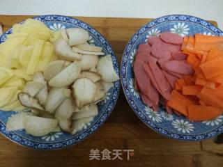 香肠土豆杏鲍菇的做法步骤：1