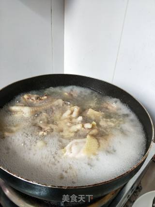 凤爪党参鸡汤的做法步骤：1