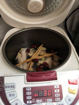 凤爪党参鸡汤的做法步骤：3