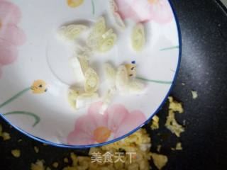什锦炒饭的做法步骤：2