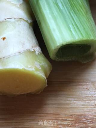 秋季滋阴润肺～～～冬瓜莲藕肉丸汤的做法步骤：4