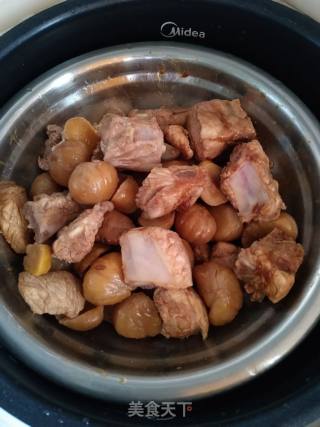 电饭锅蒸板栗排骨的做法步骤：4